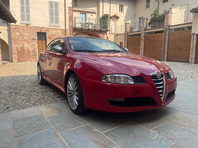 Usata Alfa Romeo GT Distinctive 241 CV (177 kW) 2005 Rosso Coupé