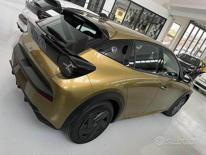 Usata Lancia Ypsilon 101 CV (74 kW) 2024 Oro Utilitaria
