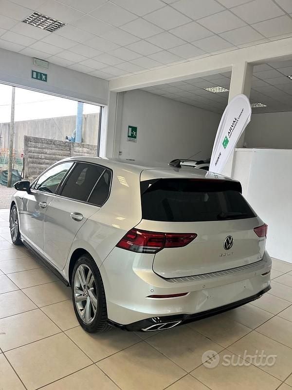 Usata VW Golf VIII R-line 130 CV (95 kW) 2023 Nero Berlina