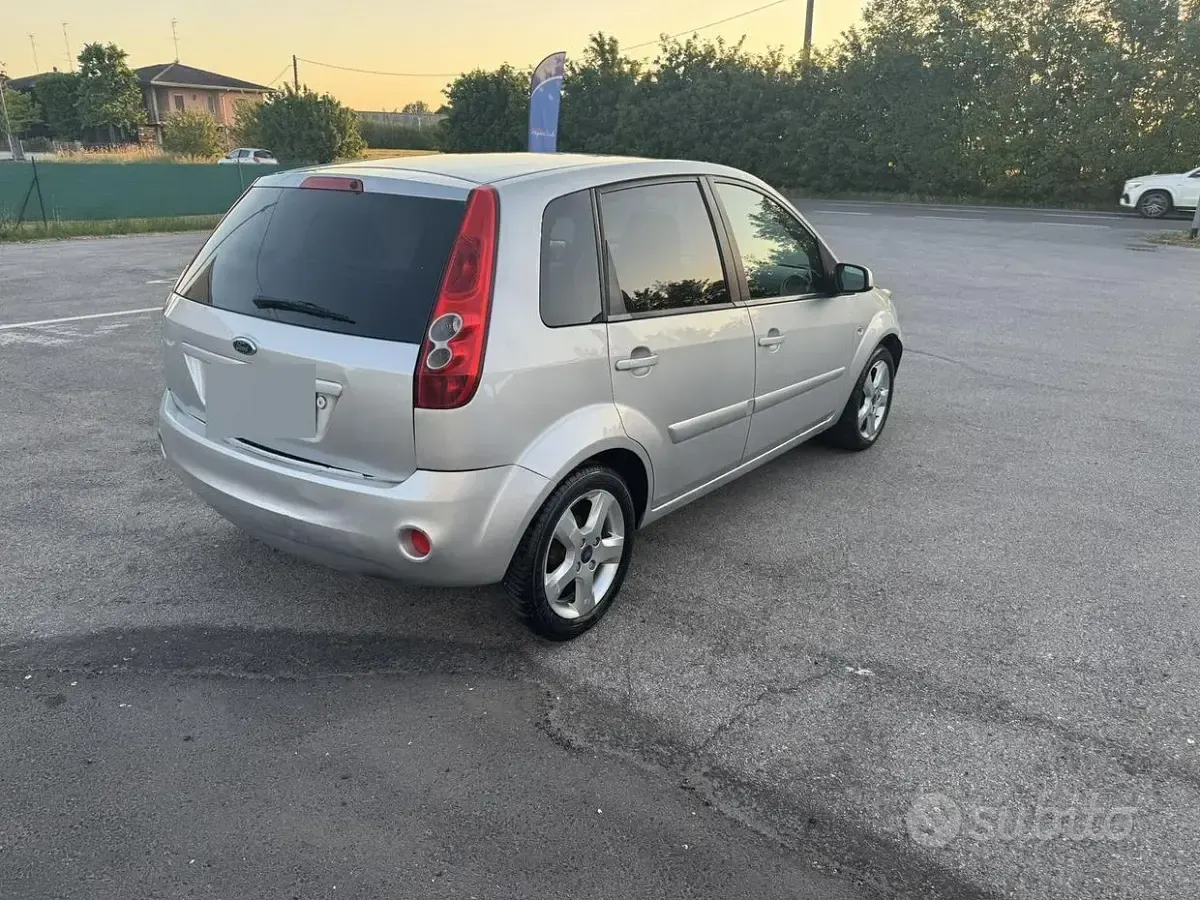 Usata Ford Fiesta 80 CV (58 kW) 2008 Utilitaria
