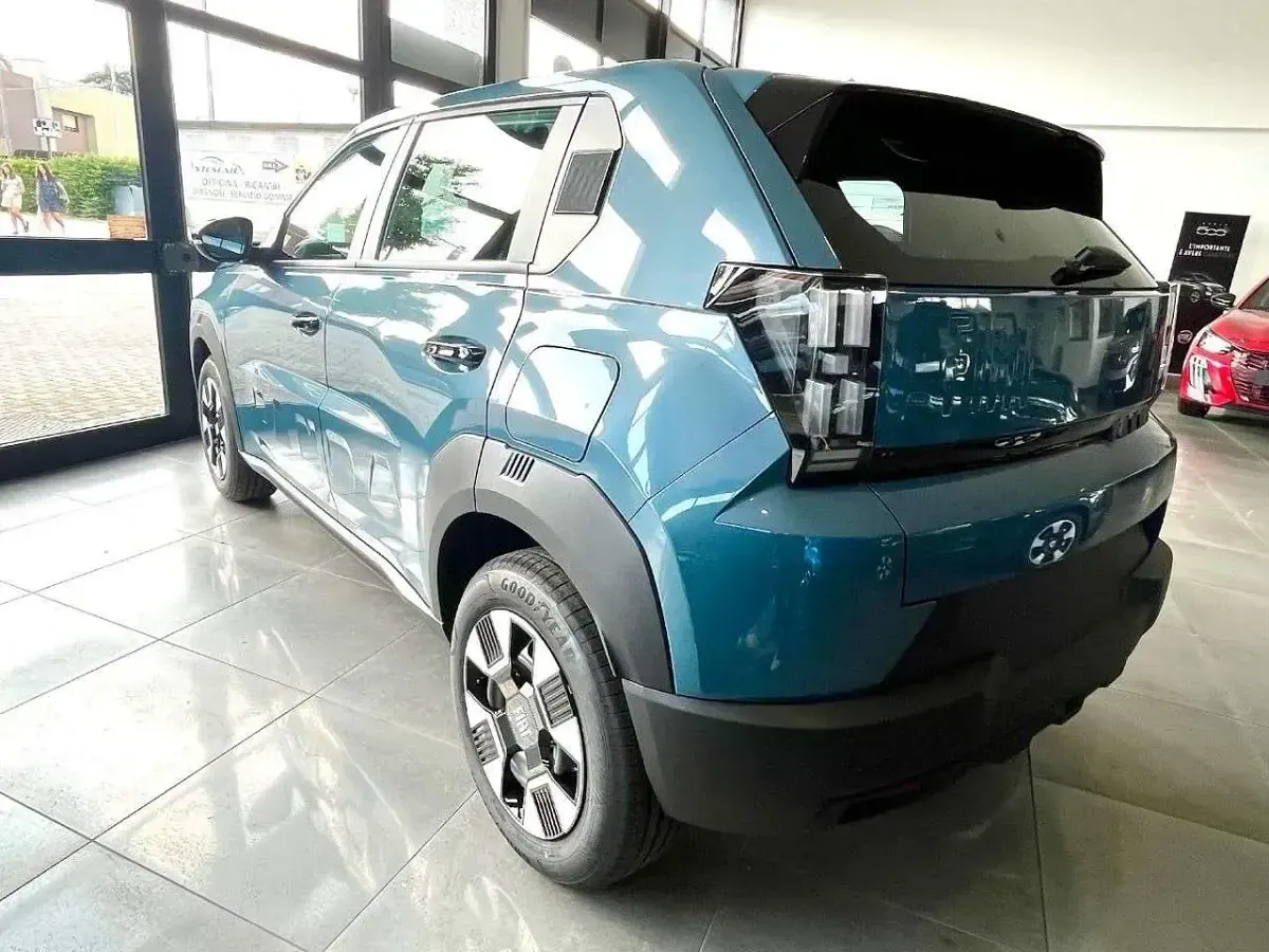 Nuova Fiat Grande Panda Icon 101 CV (74 kW) 2026 Blu Utilitaria
