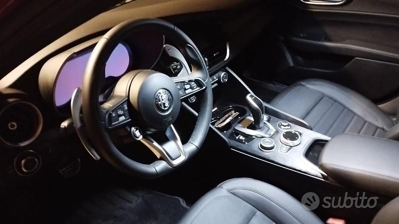 Rosso Usata 2023 Alfa Romeo Giulia Sprint Tre volumi | 37.000 € (Buon prezzo) - Immagine 1/4