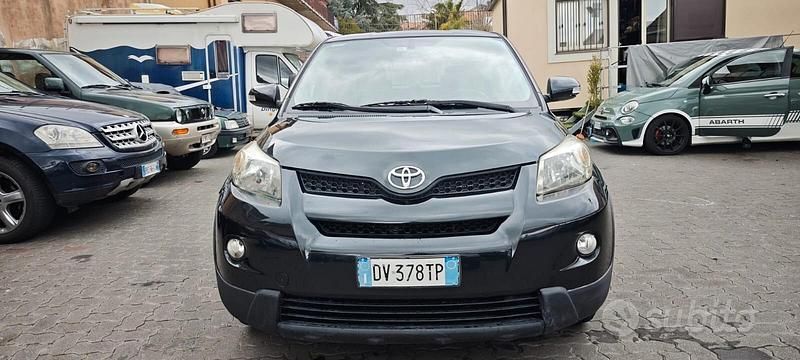 Usata Toyota Urban Cruiser Luxury 90 CV (66 kW) 2009 Nero Utilitaria