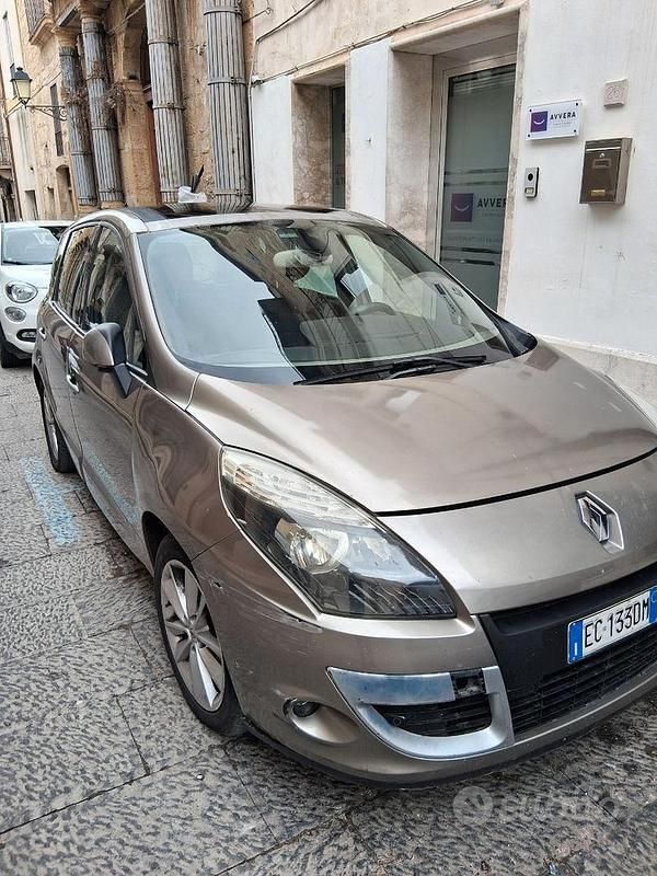 Usata 2010 Renault Scénic III XMOD Monovolume | 2000 € (Buon prezzo) - Immagine 1/4