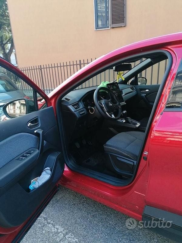 Usata Renault Captur 116 CV (85 kW) 2024 Rosso SUV