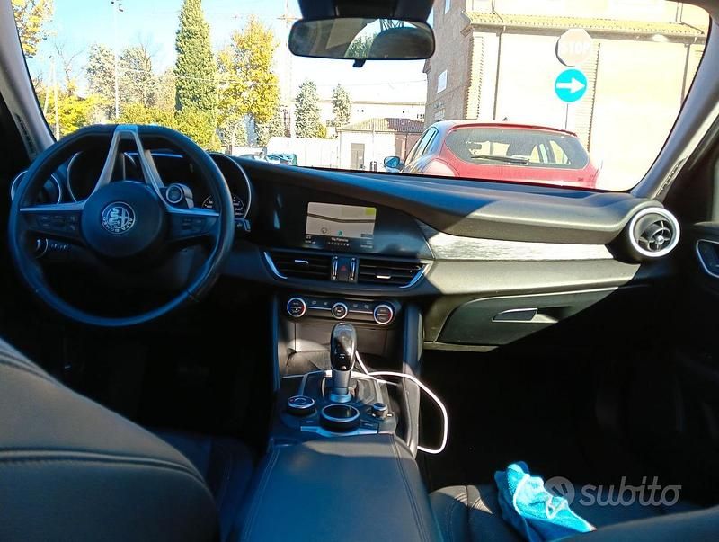 Usata Alfa Romeo Giulia 160 CV (117 kW) 2018 Blu Berlina
