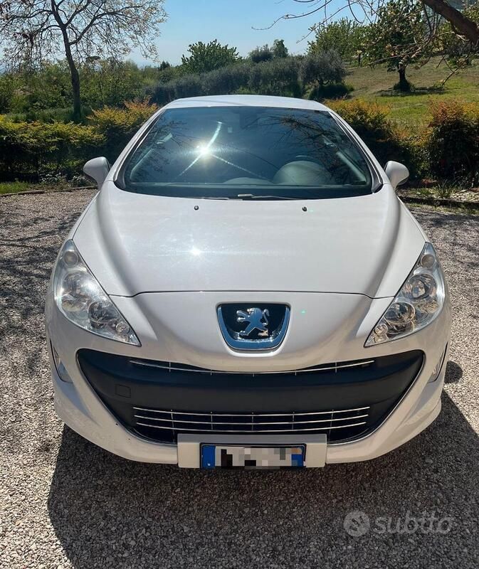 Usato 2010 Peugeot 308 CC 1.6 Benzin (7.000 €)