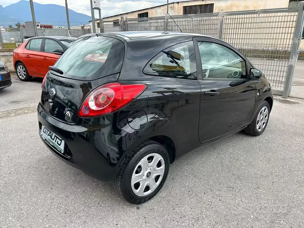 Usata Ford Ka 67 CV (49 kW) 2016 Nero Berlina