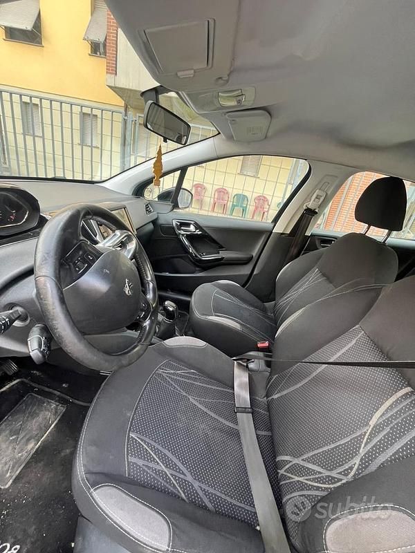 Usata Peugeot 208 68 CV (50 kW) 2013 Nero Utilitaria
