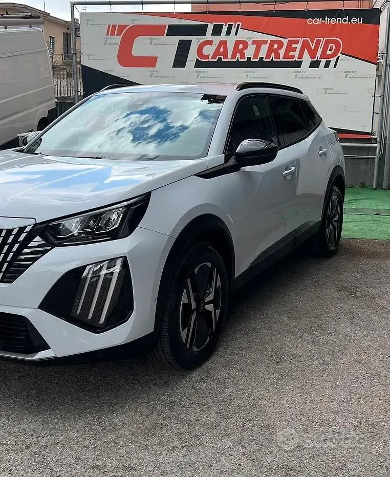 Usata Peugeot 2008 Allure 130 CV (95 kW) 2024 Bianco SUV