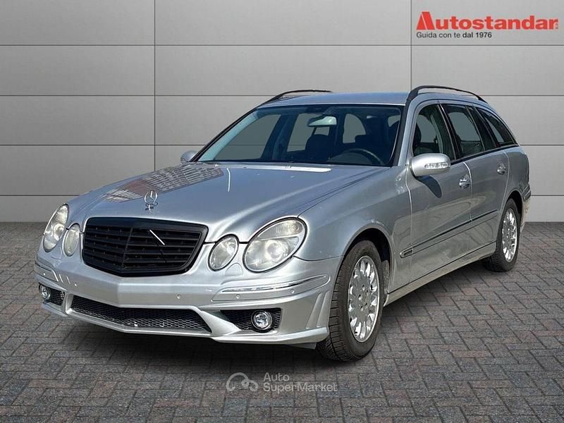 Usata Mercedes E320 224 CV (164 kW) 2006 Argento Berlina