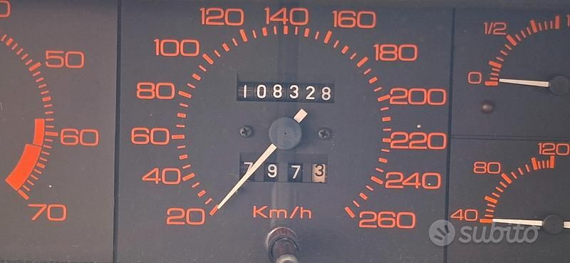 Usata Alfa Romeo 75 120 CV (88 kW) 1991 Rosso Berlina