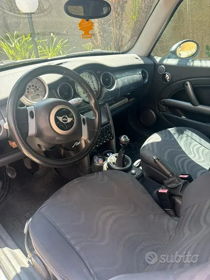 Usata Mini Cooper 88 CV (64 kW) 2005 Nero Utilitaria