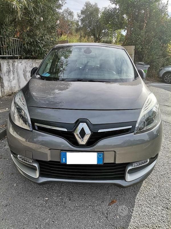 Grigio Usata 2015 Renault Scénic III Monovolume | 8900 € (Buon prezzo) - Immagine 1/4
