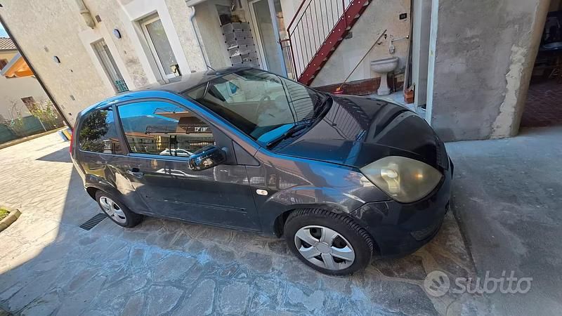 Usata Ford Fiesta 2007 Grigio Utilitaria