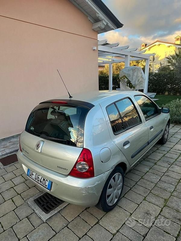 Usata Renault Clio II 75 CV (55 kW) 2007 Berlina