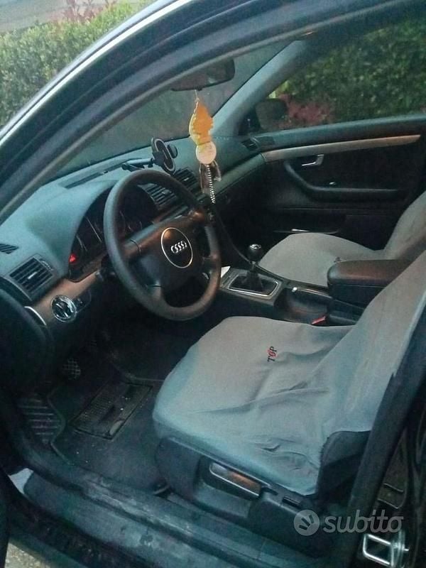 Usata Audi A4 130 CV (95 kW) 2002 Nero Station wagon