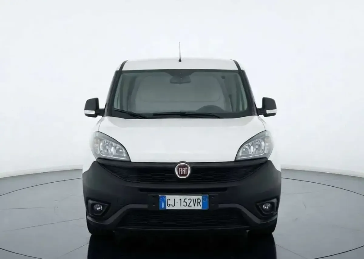 Usata Fiat Doblò S 105 CV (77 kW) 2022 Bianco Monovolume