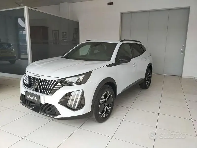 Nuova Peugeot 2008 Allure+ 136 CV (100 kW) 2025 Bianco SUV
