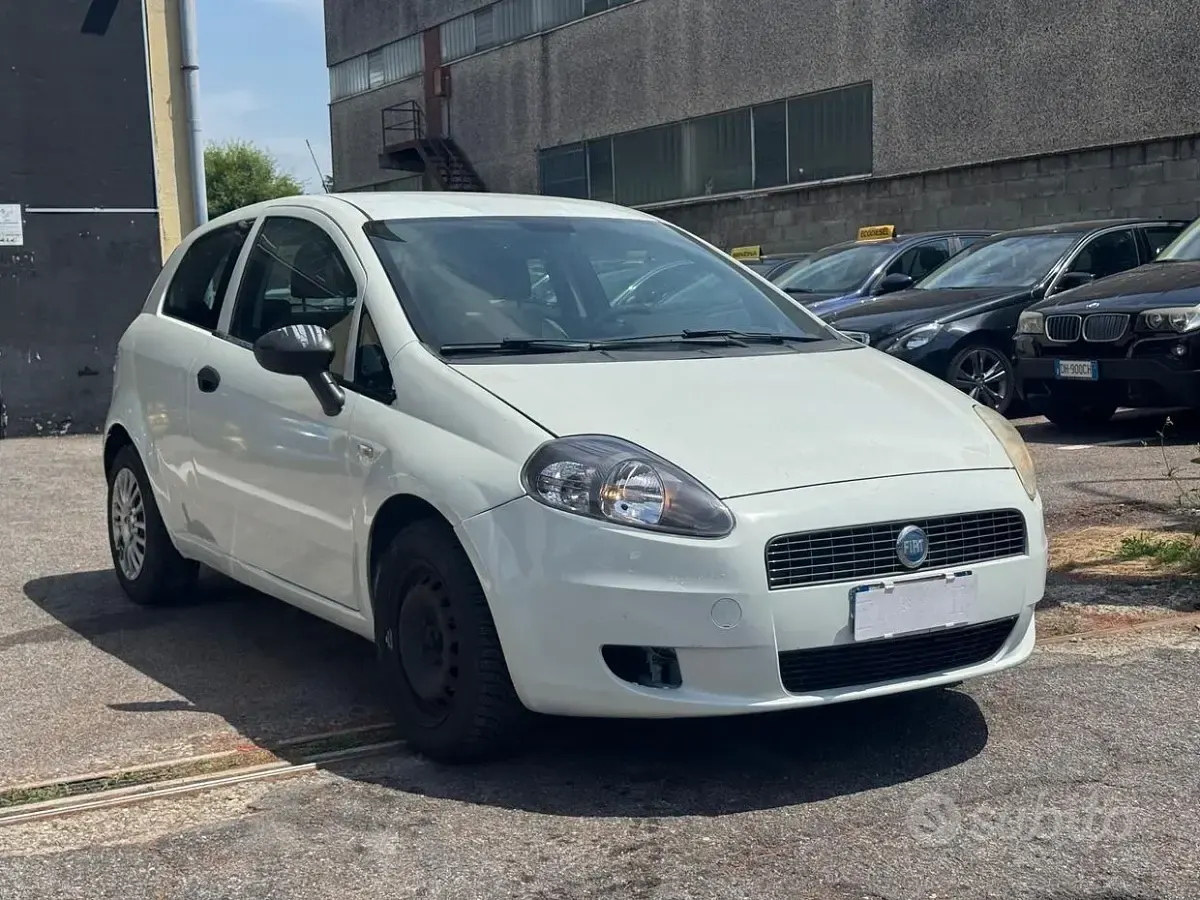 Usata Fiat Grande Punto S 75 CV (55 kW) 2011 Bianco Utilitaria