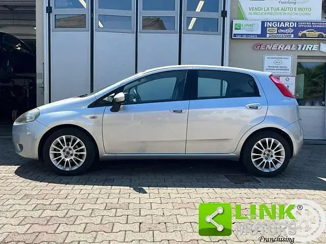 Usata Fiat Grande Punto Active 65 CV (47 kW) 2009 Grigio Utilitaria