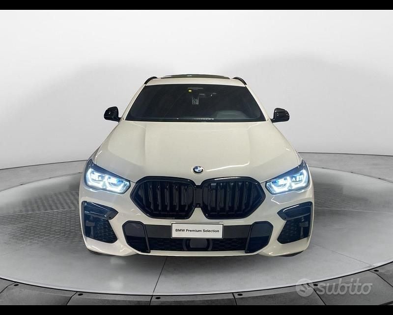 Usata BMW X6 M Sport 340 CV (250 kW) 2022 Alpinweiss iii pastello SUV