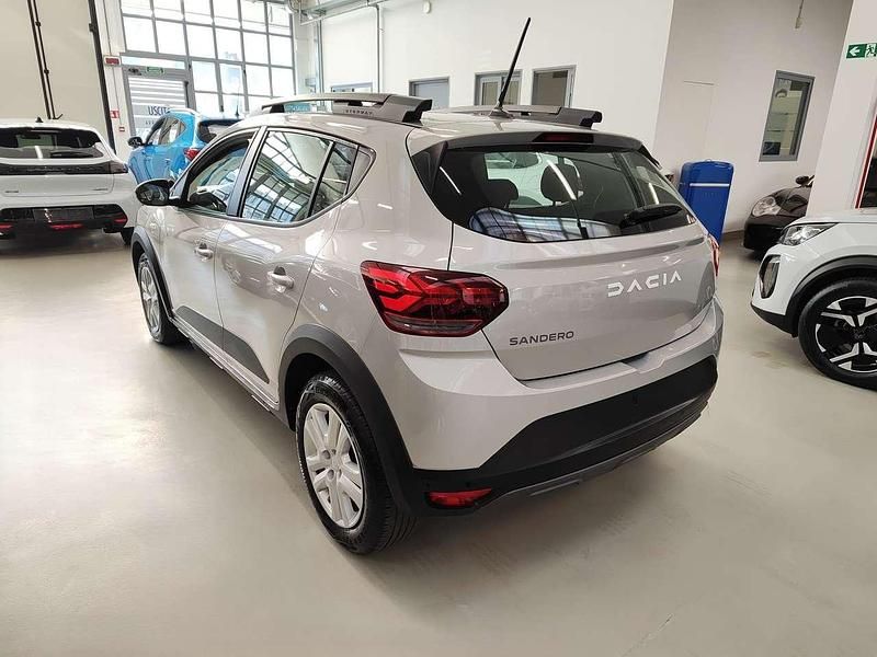 Usata Dacia Sandero Expression 90 CV (66 kW) 2024 Grigio lunare SUV