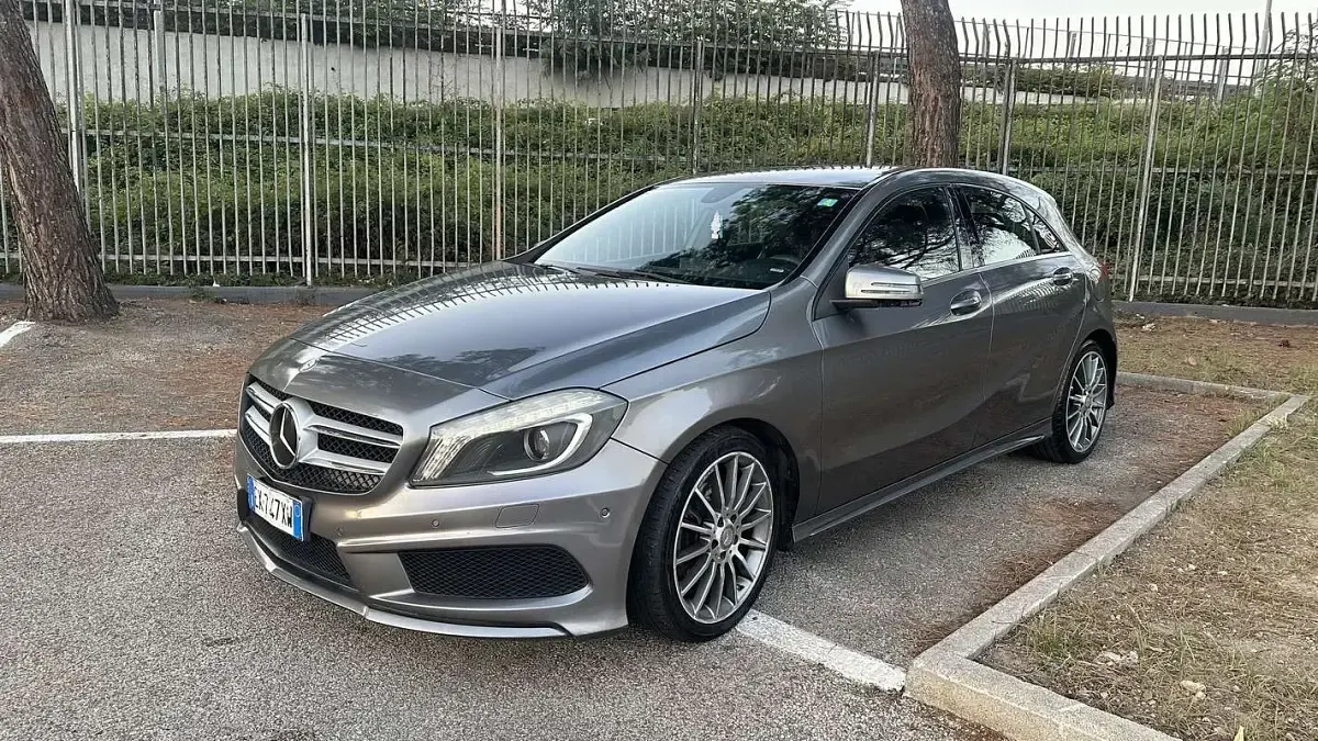 Usata Mercedes A180 AMG 109 CV (80 kW) 2015 Grigio Utilitaria