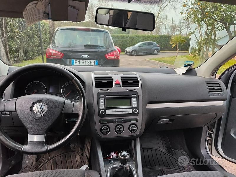 Usata VW Golf V 105 CV (77 kW) 2007 Grigio