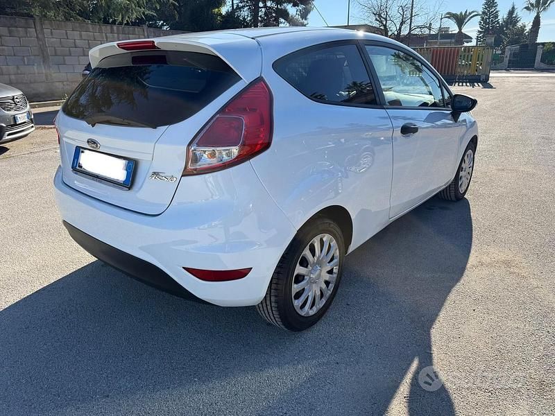 Gebraucht Ford Fiesta 75 PS (55 kW) 2015 Weiß Van