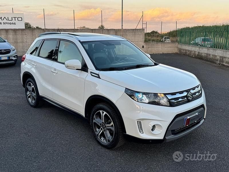 Bianco Usata 2016 Suzuki Vitara Tre volumi | 12.800 € (Buon prezzo) - Immagine 1/4