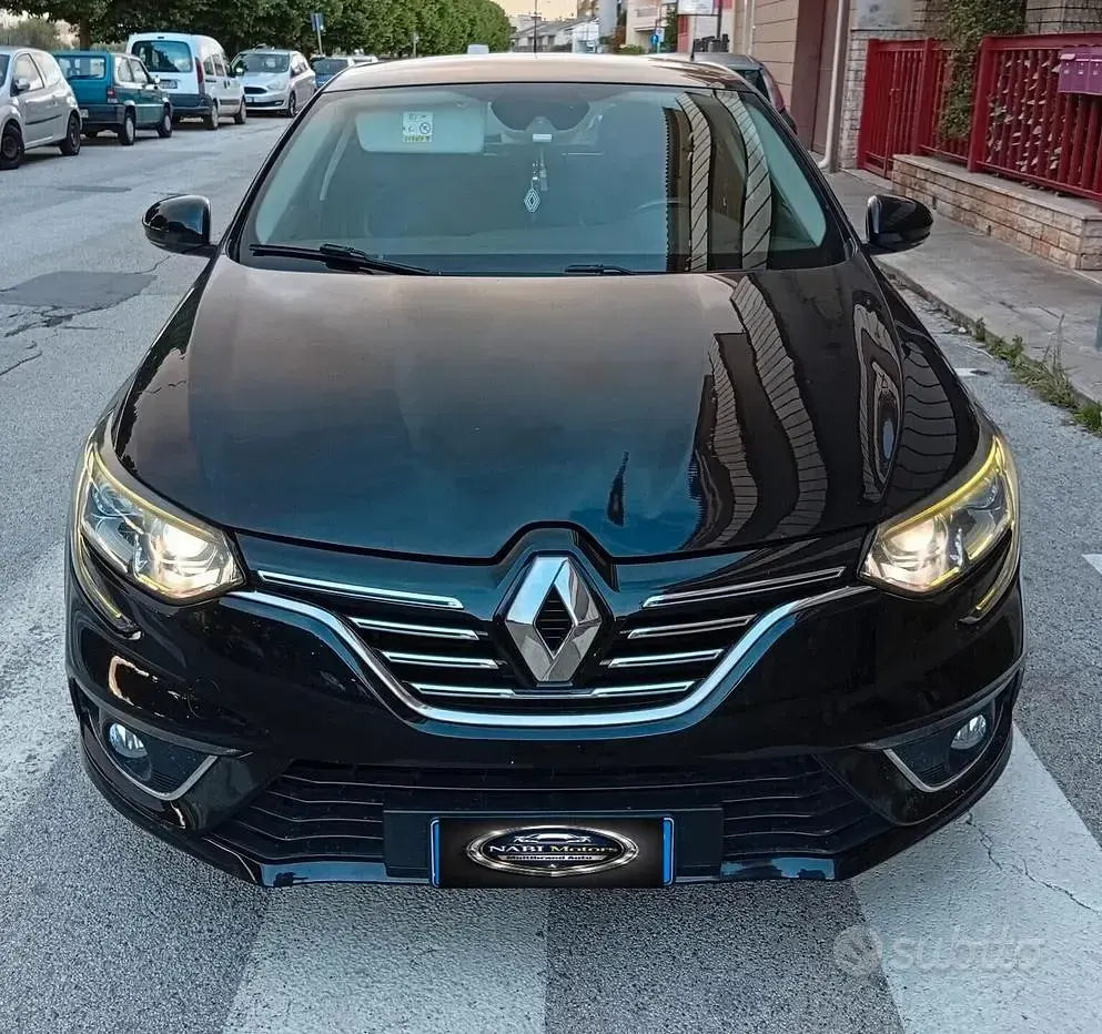 Usata Renault Mégane III Zen 110 CV (80 kW) 2016 Nero Berlina