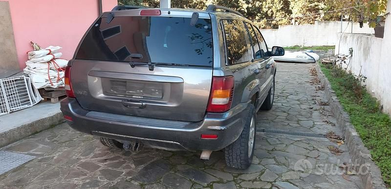 Usata Jeep Grand Cherokee 163 CV (119 kW) 2005 Grigio SUV