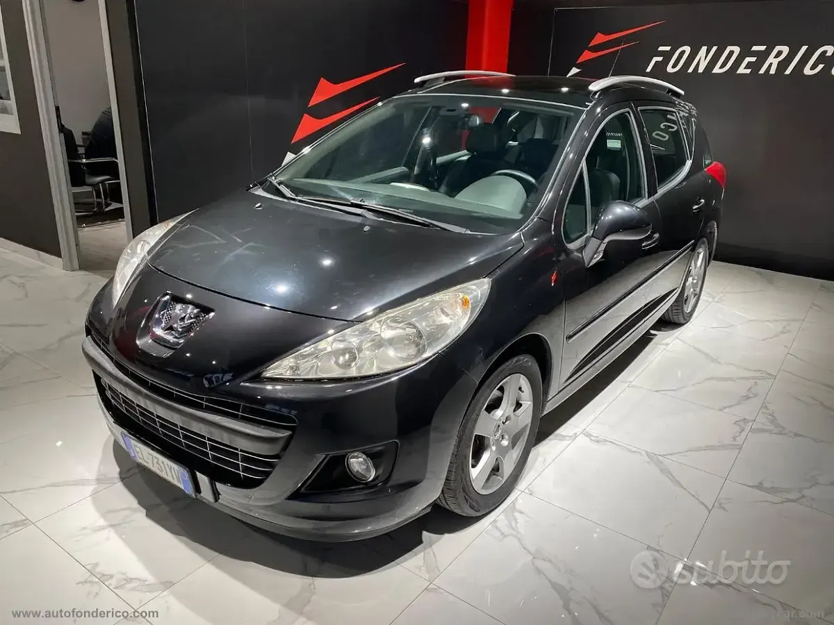 Gebraucht Peugeot 207 Allure 93 PS (68 kW) 2012 Schwarz Kombi