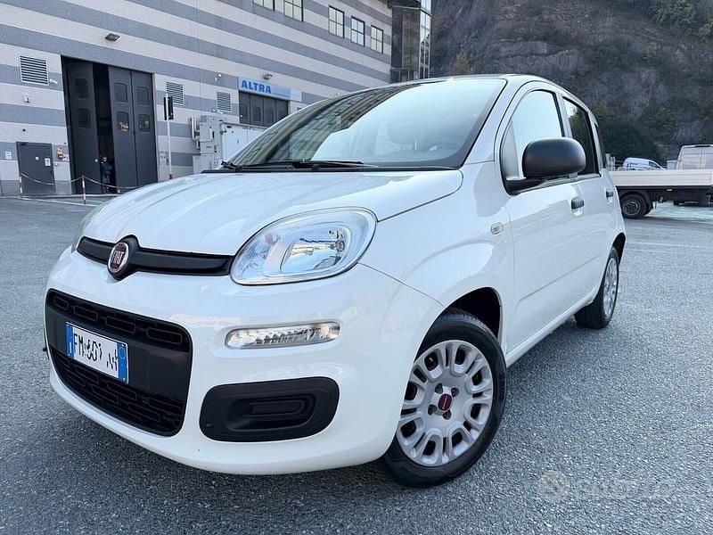 Bianco Usata 2017 Fiat Panda Tre volumi | 6700 € (Ottimo prezzo) - Immagine 1/4