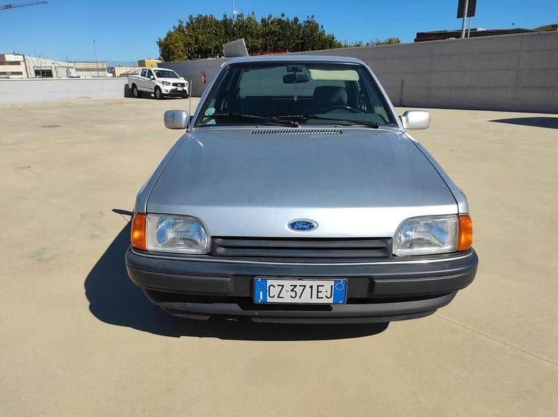Usata Ford Orion 73 CV (53 kW) 1988 Argento Berlina
