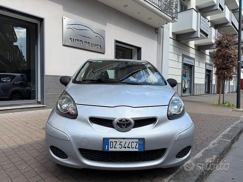Usata Toyota Aygo Sol 69 CV (50 kW) 2010 Grigio Utilitaria