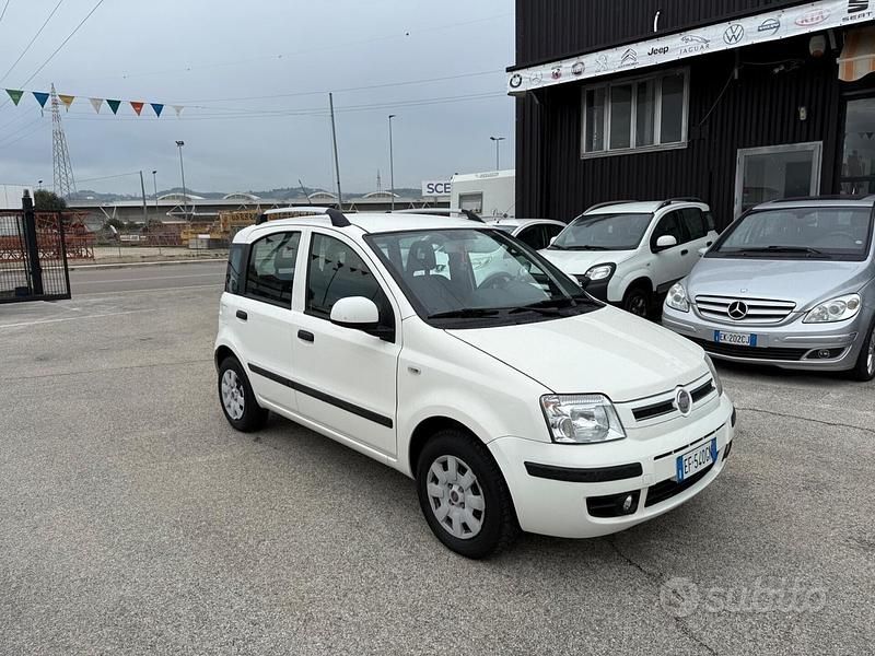 Usata Fiat Panda Emotion 75 CV (55 kW) 2011 Bianco Utilitaria