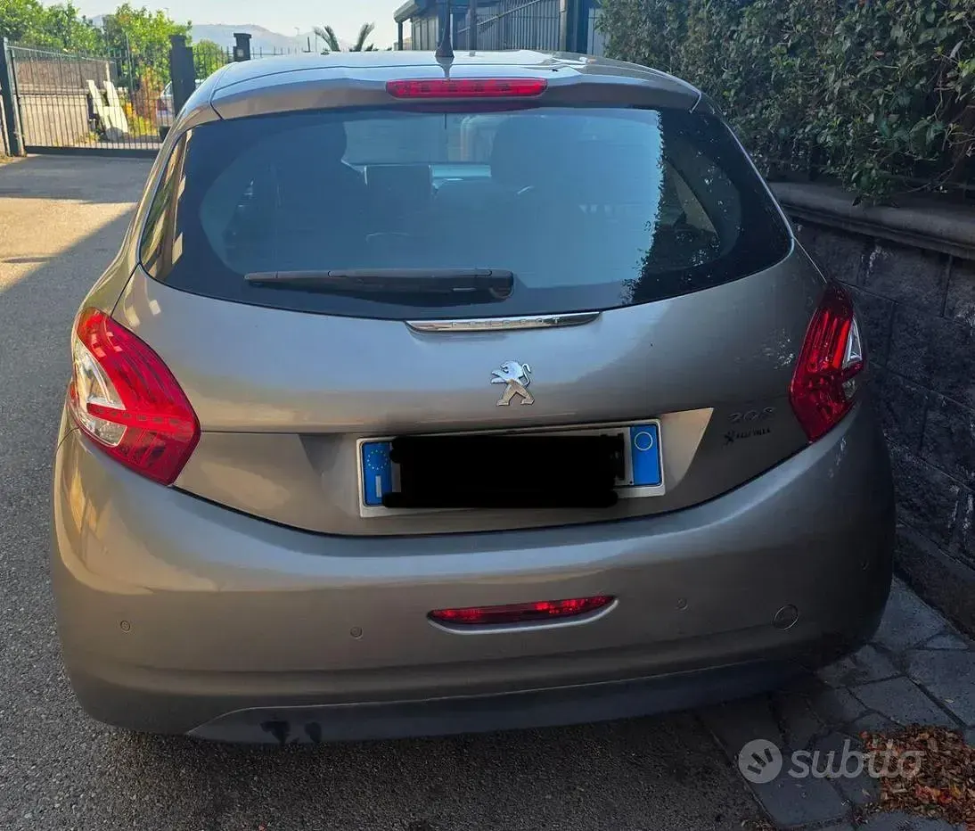 Usata Peugeot 208 Allure 68 CV (50 kW) 2012 Marrone Utilitaria
