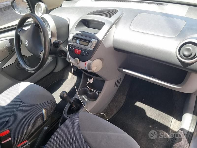 Usata Peugeot 107 68 CV (50 kW) 2008 Grigio Utilitaria