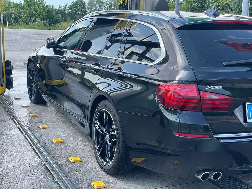 Usata BMW 520 Luxury Line 184 CV (135 kW) 2014 Nero Station wagon