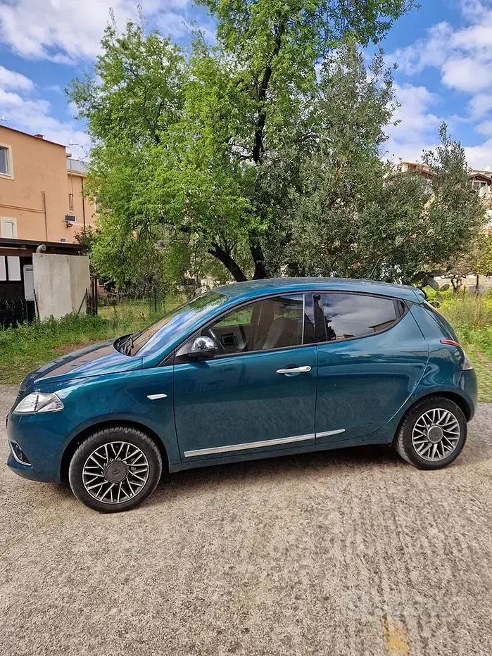 Usata Lancia Ypsilon 69 CV (50 kW) 2020 Verde Utilitaria
