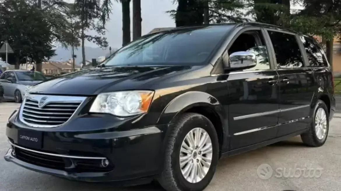 Usata Lancia Voyager 163 CV (119 kW) 2012 Nero Monovolume