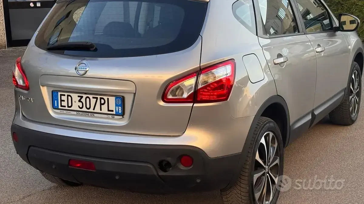 Usata Nissan Qashqai Acenta 117 CV (86 kW) 2011 Grigio SUV