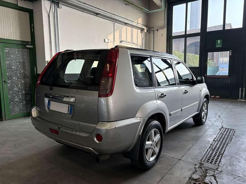 Usata Nissan X-Trail 136 CV (100 kW) 2004 Argento SUV