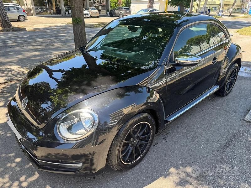 Usata VW Beetle Design 105 CV (77 kW) 2012 Nero Utilitaria