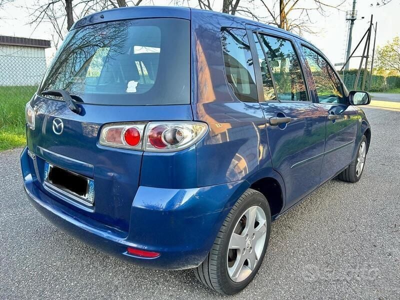 Usata Mazda 2 75 CV (55 kW) 2007 Blu Berlina