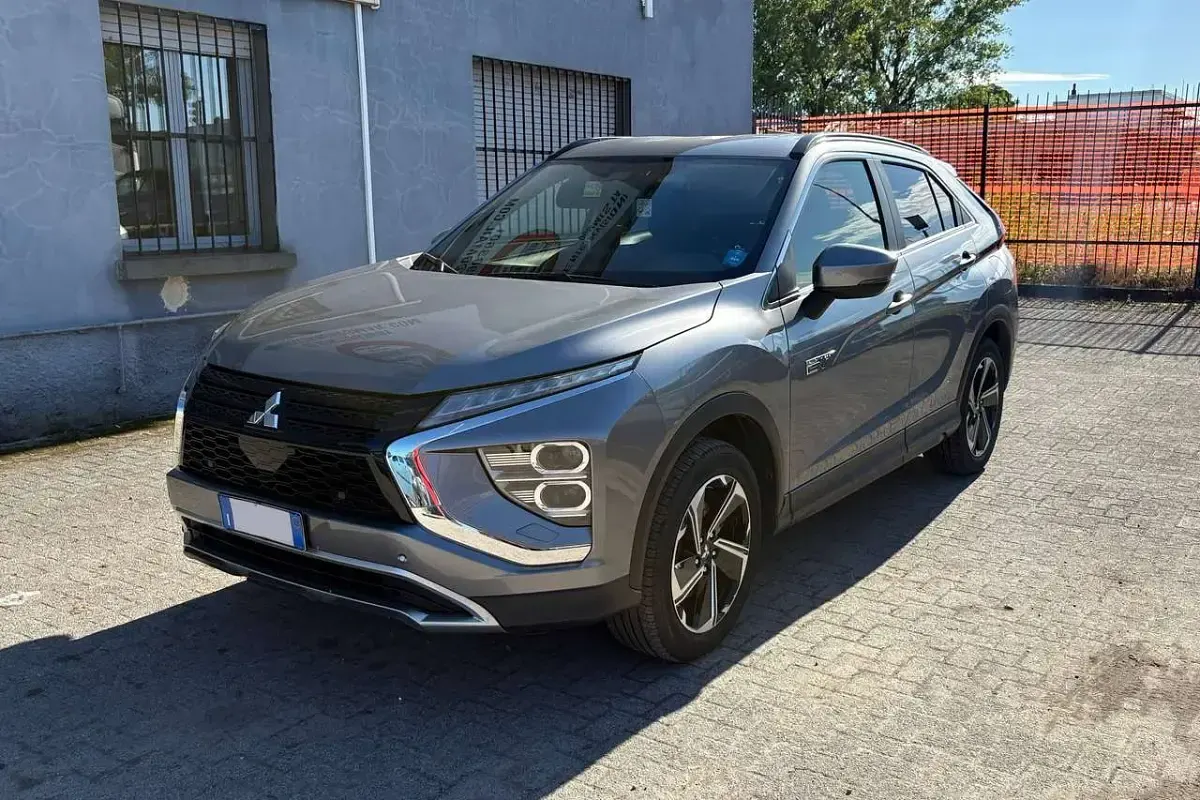 Usata Mitsubishi Eclipse Cross Instyle 98 CV (72 kW) 2023 Argento SUV