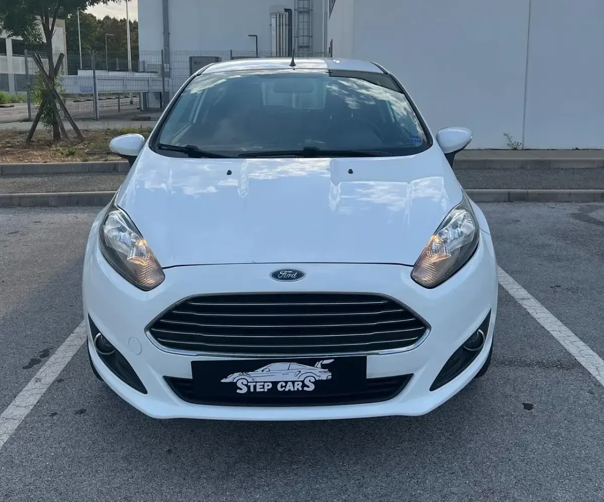 Usata Ford Fiesta 60 CV (44 kW) 2015 Bianco Utilitaria