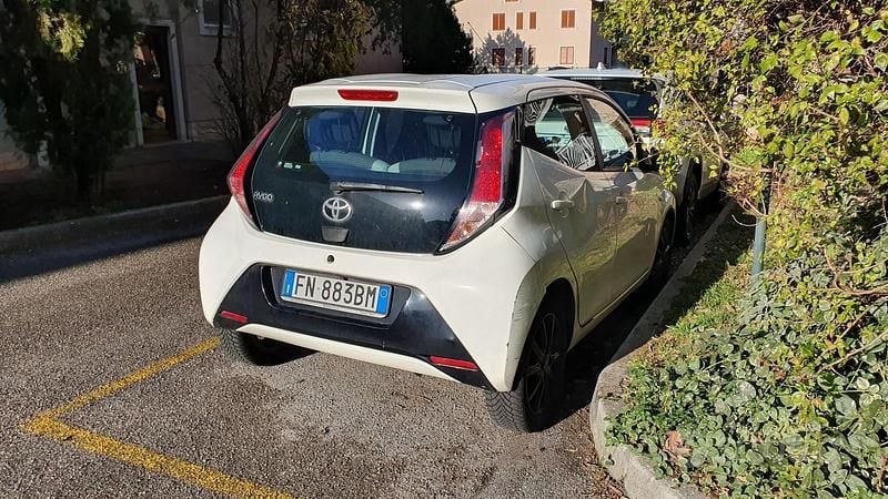 Usata Toyota Aygo 69 CV (50 kW) 2018 Utilitaria